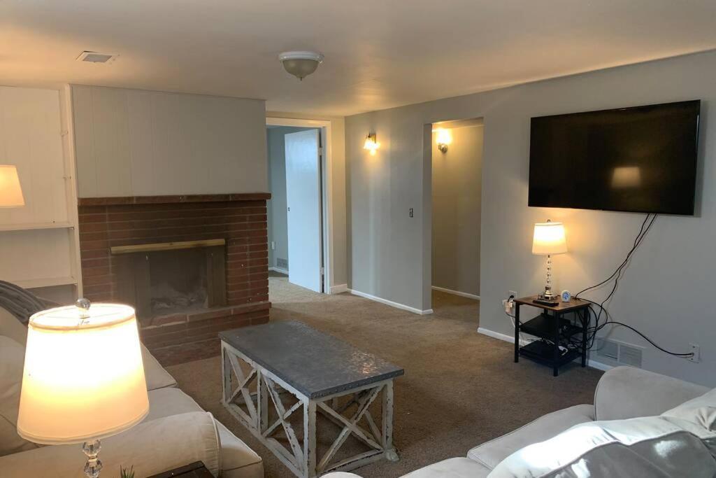 3 King Beds + Bunk Beds On Broadway Villa Littleton Dış mekan fotoğraf